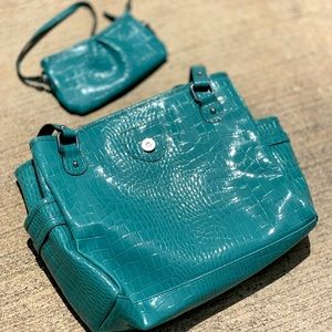 LIZ CLAIBORNE Aqua Alligator Pattern Handbag and Clutch set